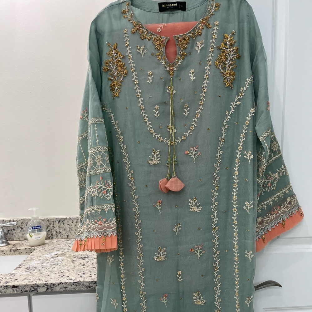 Pakistani slawar kameez